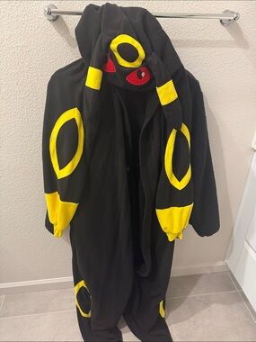 Men’s XL Pokémon Halloween Umbreon-Inspired Black & Yellow Hooded Costume